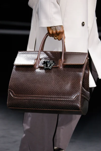 Look 32
